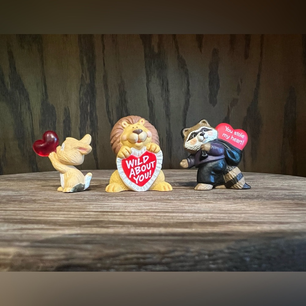 Hallmark Merry Miniatures Valentine’s Day Heart Figurines Puppy Lion Racoon